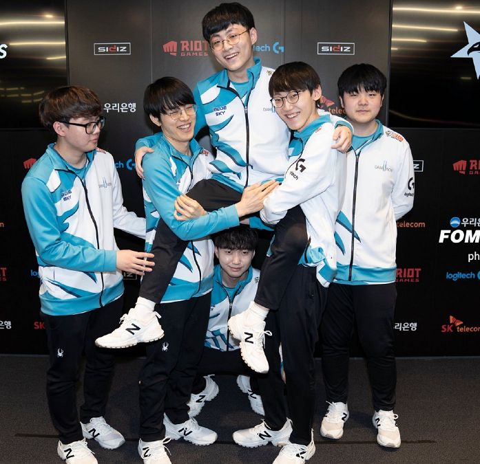 G2血洗FNC，ShowMaker操刀奇招英雄翻盘峡谷大战四强赛，点燃全场激情