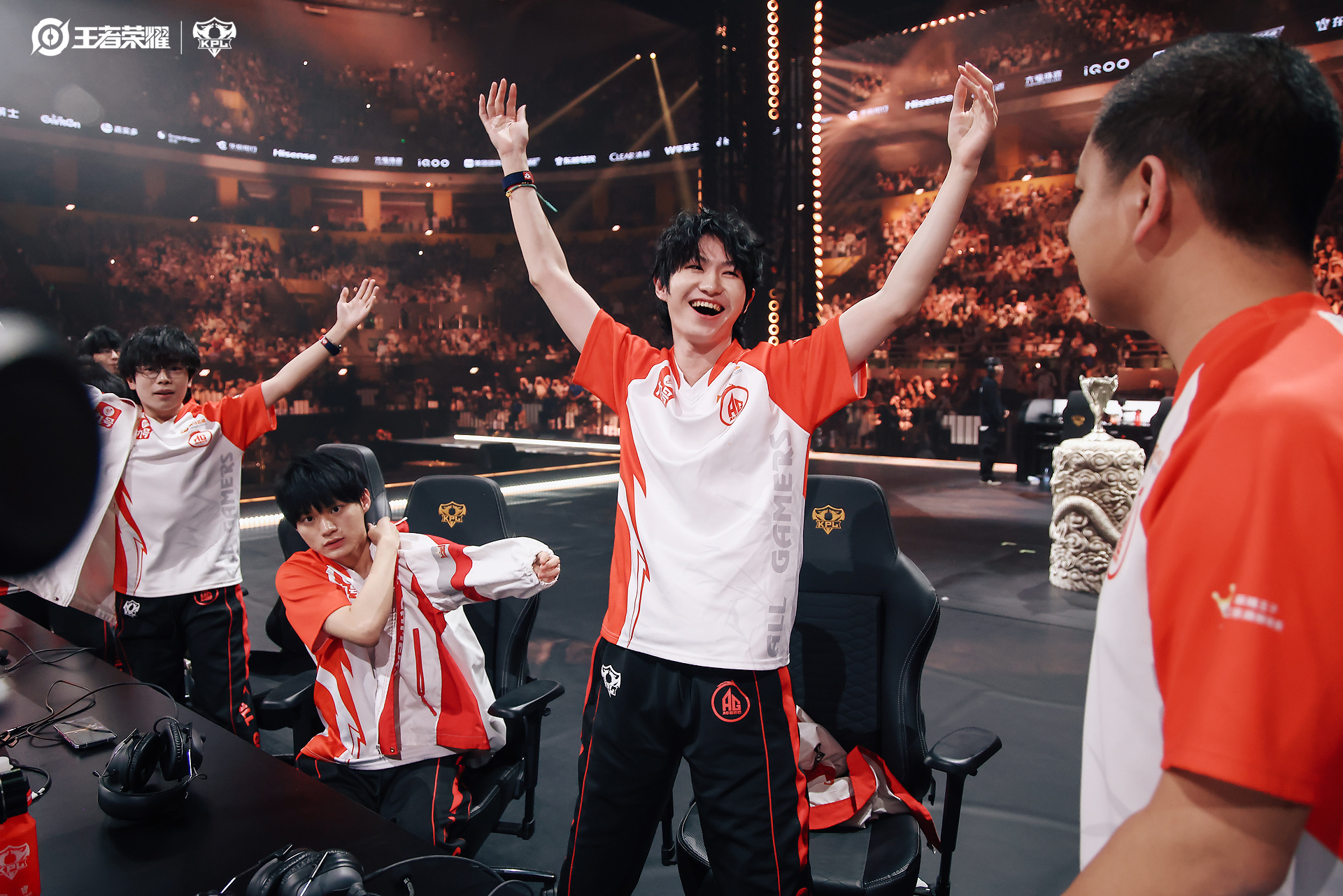 G2翻盘IG，Jankos开启传奇时刻焦点之战成都决赛之夜，引爆全场热议