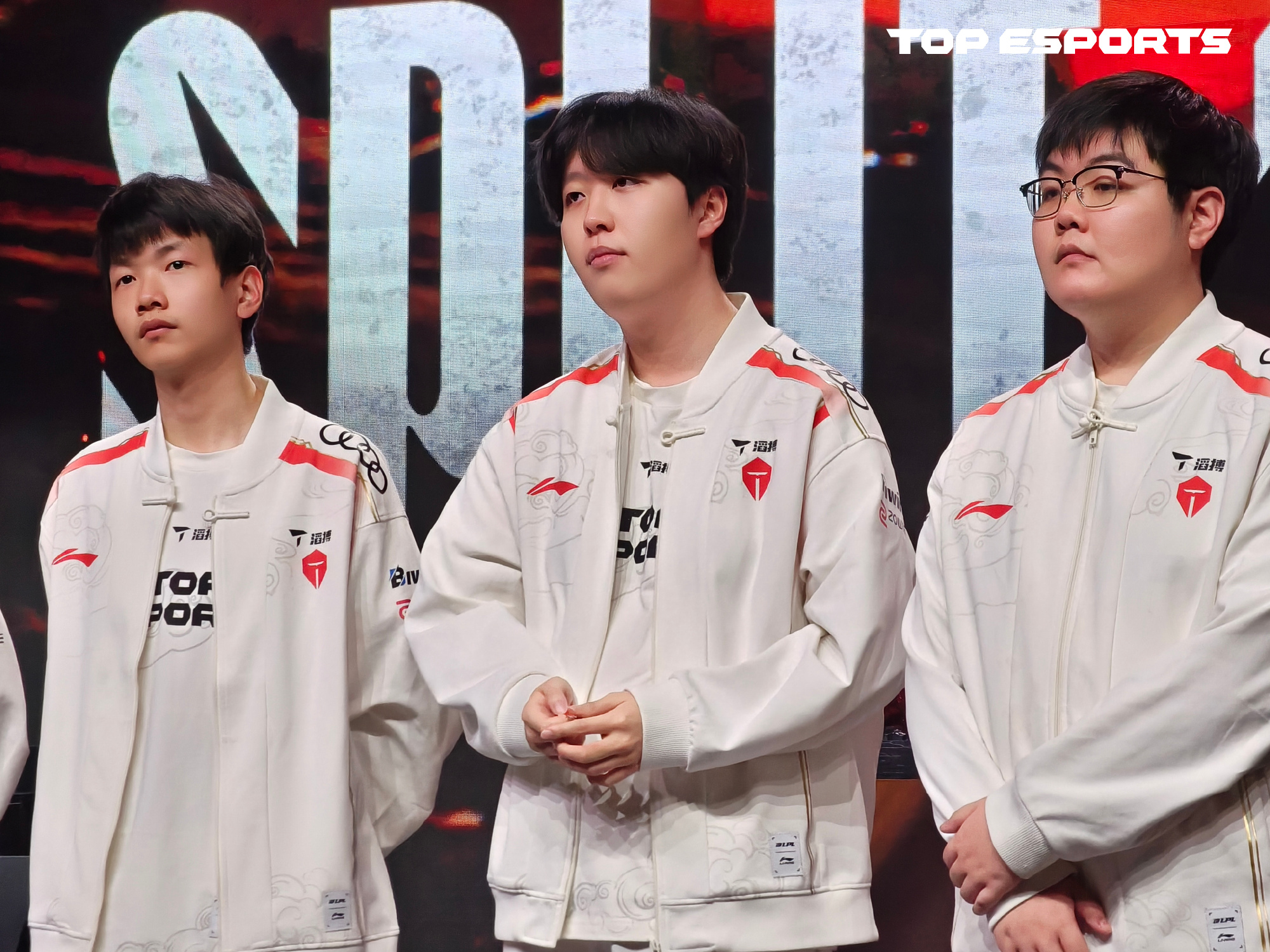 开云体育在线-HLE轻取LGD，369打出惊人五杀激烈交锋四强赛，点燃全场激情的简单介绍