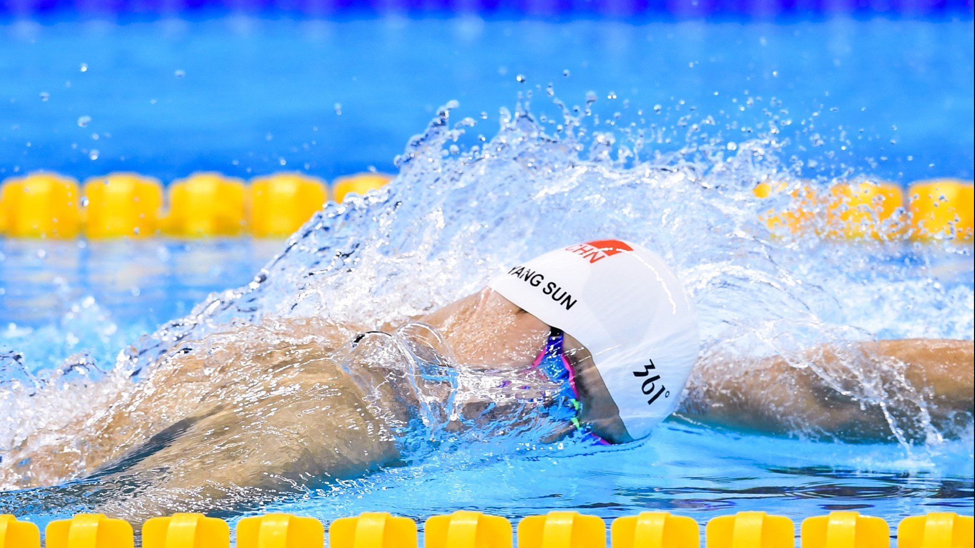 非洲雄狮怒吼!喀麦隆掀翻世界前五希腊,特奥一人打哭欧洲豪门