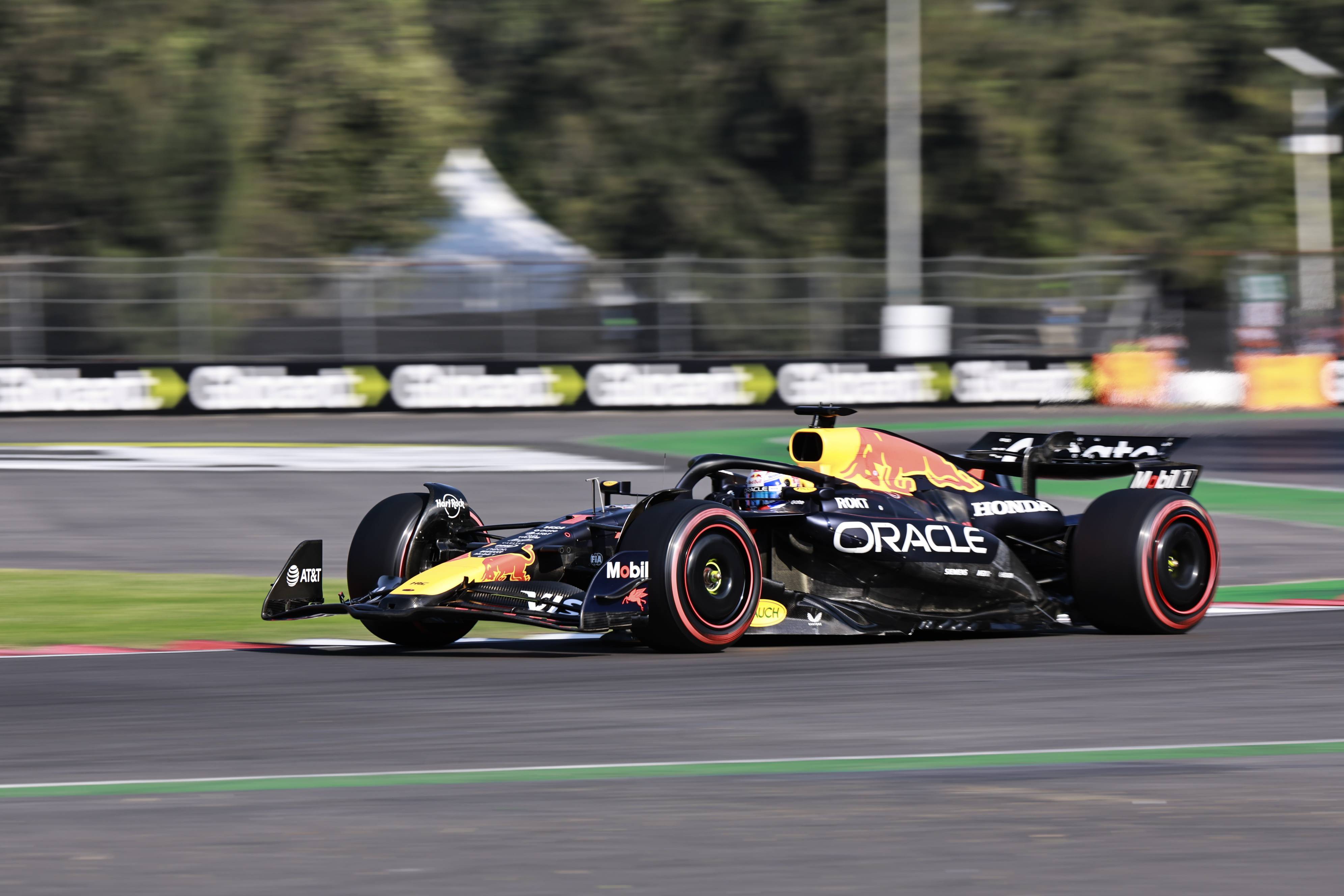 红牛二队翻盘迈凯伦,维斯塔潘关键制胜 红牛二队翻盘迈凯伦,维斯塔潘关键制胜